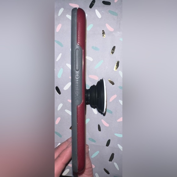 iPhone X OtterBox case with pop socket - Picture 3 of 6